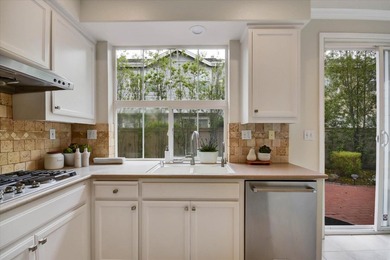 Wonderful bright, upgraded home with high ceilings. Immaculate - photo 6
