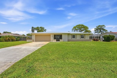 Fully renovated CBS home situated on an over sized .33 acre lot - photo 2