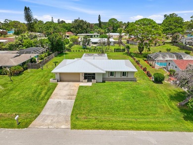 Fully renovated CBS home situated on an over sized .33 acre lot - photo 3
