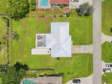 Fully renovated CBS home situated on an over sized .33 acre lot - photo 7