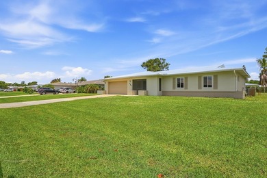 Fully renovated CBS home situated on an over sized .33 acre lot - photo 10