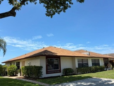 Welcome to this charming 3-bedroom, 2-bathroom townhouse located - photo 2