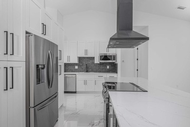 Stunning Move-In Ready New Construction on an Incredible Lot! - photo 3