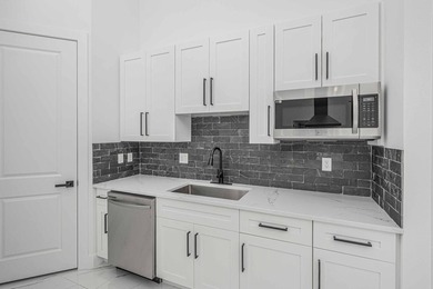 Stunning Move-In Ready New Construction on an Incredible Lot! - photo 4