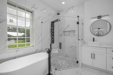 Stunning Move-In Ready New Construction on an Incredible Lot! - photo 10