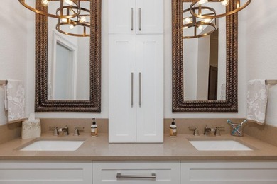 This is a TOTALLY UPDATED absolutely lovely VILLA in Monarch - photo 19