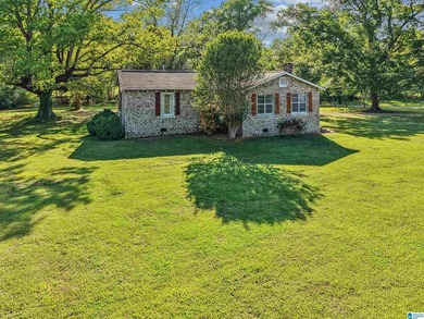 This estate truly embodies the essence of Alabama. Spanning over - photo 2
