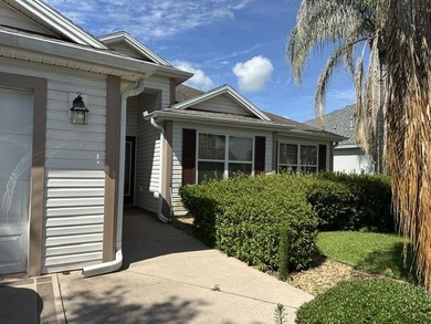 Beautiful corner lot! Lots of upgrades! Extra large screened - photo 1