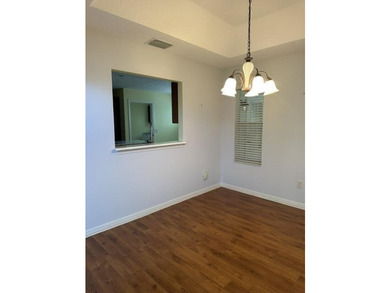 Beautiful corner lot! Lots of upgrades! Extra large screened - photo 4