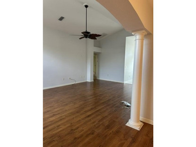 Beautiful corner lot! Lots of upgrades! Extra large screened - photo 7