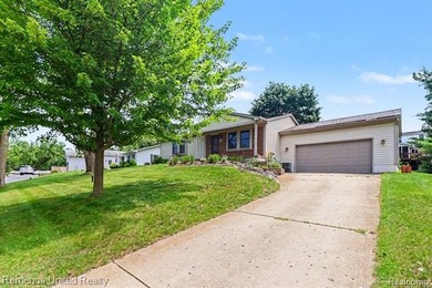 Ranch home with gorgeous views of Thompson Lake! 3 bedrooms, 2 - photo 3
