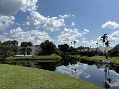 Lake Wellington Condo For Sale in Wellington Florida