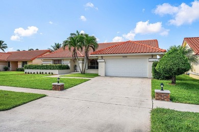 Beautiful, impeccably maintained, move-in ready 3/2/2 in the - photo 3
