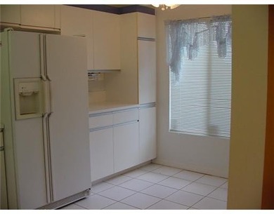 Located on a private canal lot,this neutral & clean 2/2 ground - photo 4