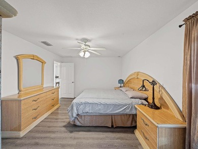 This move-in-ready single-family home blends comfort, privacy - photo 23