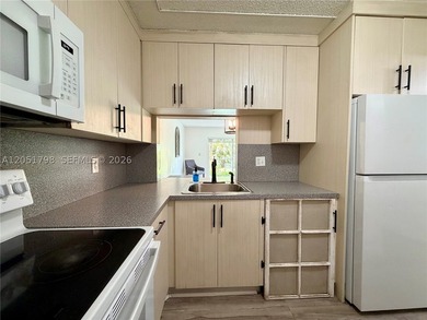 Welcome to this beautifully updated 1-bedroom, 1-bath condo - photo 6