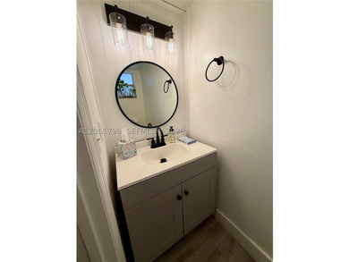 Welcome to this beautifully updated 1-bedroom, 1-bath condo - photo 10