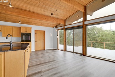 Welcome to Diamond Heights! Just minutes from downtown and