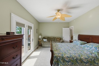 Welcome to your dream lakefront retreat on the pristine shores - photo 33