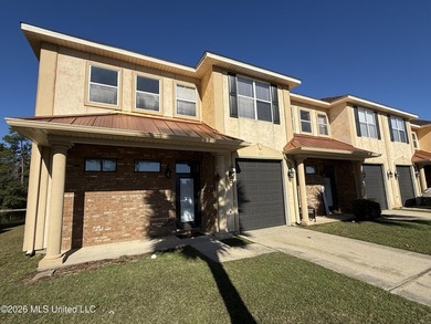 Beautiful Lakefront Townhome on Capri Place. The Desirable - photo 1