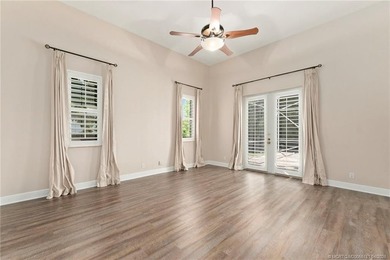 Beautifully appointed concrete block 3BR/3BA home with a split - photo 22