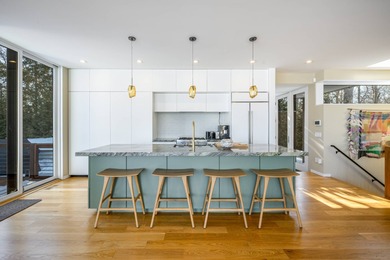 In the private Lion Head waterfront community, this chic - photo 7