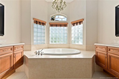 Beautifully appointed concrete block 3BR/3BA home with a split - photo 27