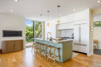 In the private Lion Head waterfront community, this chic - photo 9