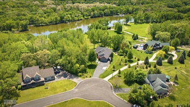 Perfectly positioned on a private 2 acre riverfront cul-de-sac - photo 2