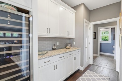 Welcome to this custom-built, quality 2015 residence perfectly - photo 13