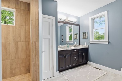 Welcome to this custom-built, quality 2015 residence perfectly - photo 18