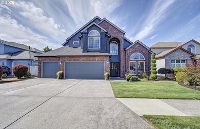NEW LISTING. Living large on the shores of Fairview Lake. This - photo 1