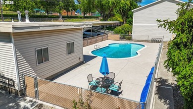 Welcome to easy riverfront living! This well-maintained - photo 28