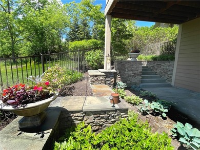 Welcome to this custom-built, quality 2015 residence perfectly - photo 40