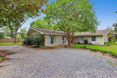 Welcome to charming 506 Esplanade Avenue, where space - photo 1