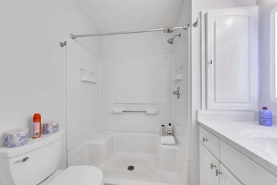 Showings available this Saturday, 12pm-2pm. Clean & Chic 1 BR 1 - photo 13