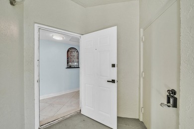 Wonderfully renovated 2 bedrooms, 2 bath condo unit in great - photo 4