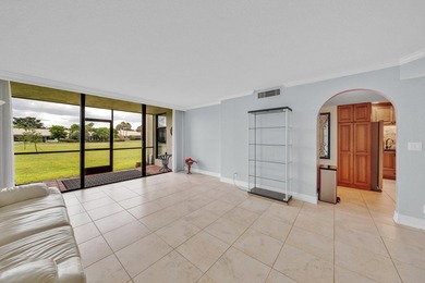 Wonderfully renovated 2 bedrooms, 2 bath condo unit in great - photo 9
