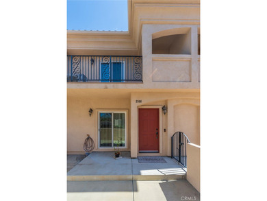 Beautiful move-in ready townhome located in a small development - photo 2