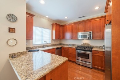 Beautiful move-in ready townhome located in a small development - photo 9