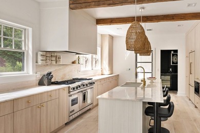 Completely renovated and beautifully finished, this - photo 11