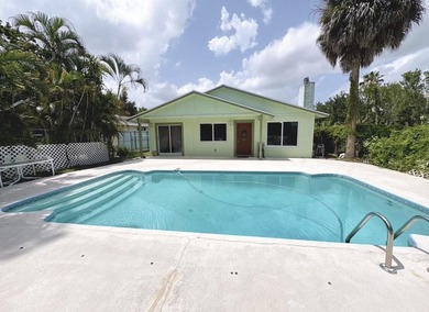 This property without HOA, located near shopping, dining - photo 1