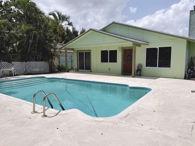 This property without HOA, located near shopping, dining - photo 3