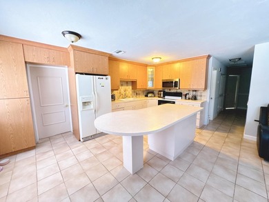This property without HOA, located near shopping, dining - photo 4