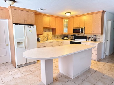 This property without HOA, located near shopping, dining - photo 5