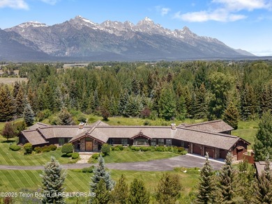 Spacious Larry Berlin designed home on a private cul-de-sac - photo 2