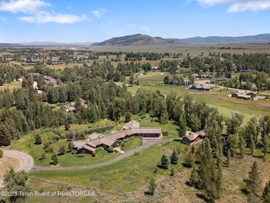 Spacious Larry Berlin designed home on a private cul-de-sac - photo 3