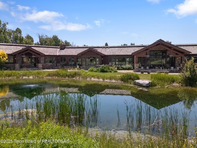 Spacious Larry Berlin designed home on a private cul-de-sac - photo 4