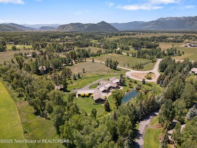 Spacious Larry Berlin designed home on a private cul-de-sac - photo 5