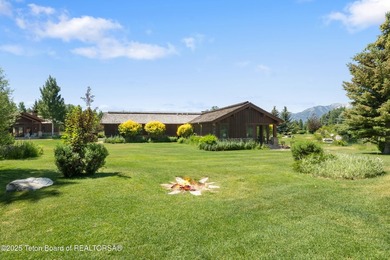 Spacious Larry Berlin designed home on a private cul-de-sac - photo 10
